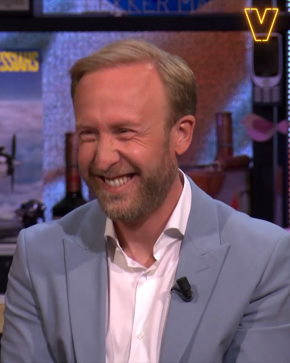 Johan Derksen grapt met Raymond Mens: 'Waarom zit je altijd naar mij te kijken dan...?' ๐คฃ #vandaaginside