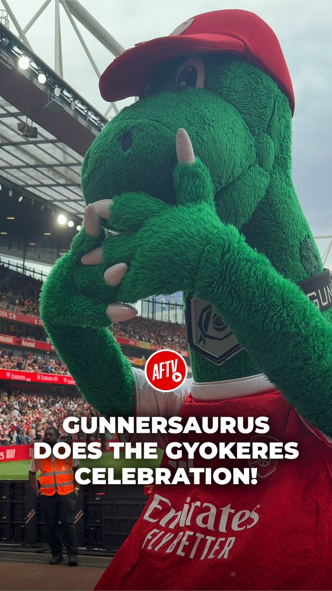 Gunnersaurus does the Gyokeres celebration with a kid! 🦖🔥 #Arsenal #AFTV #PremierLeague