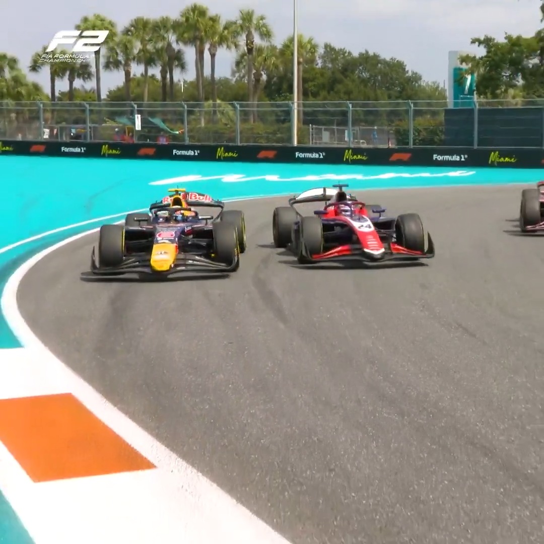 Just the EIGHT lead changes between them 😏 What a battle for the win between Nikola Tsolov and Laurens van Hoepen ⚔️ #F2 #MiamiGP
