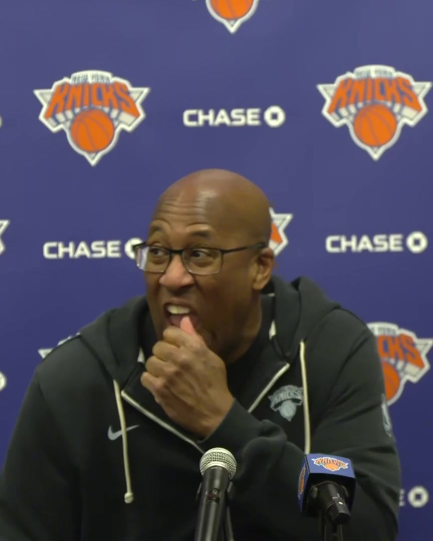 Mike Brown had one goal in mind during the altercation between Mitchell Robinson and Dyson Daniels... Protect his glasses 🤓