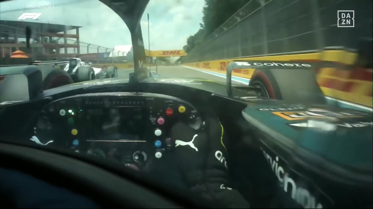 ¡EL ADELANTAMIENTO IN EXTREMIS DE FERNANDO ALONSO A CHECO PÉREZ! 🔥🔥 Sabiendo en las condiciones en las que está su Aston Martin, ver esto tiene mucho mérito #MiamiDAZNF1 🇺🇸