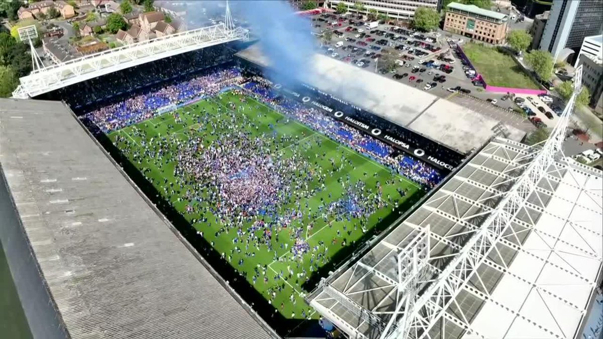 La increíble reacción de la afición del Ipswich Town al confirmarse su regreso a la Premier... 🤩 ⚽