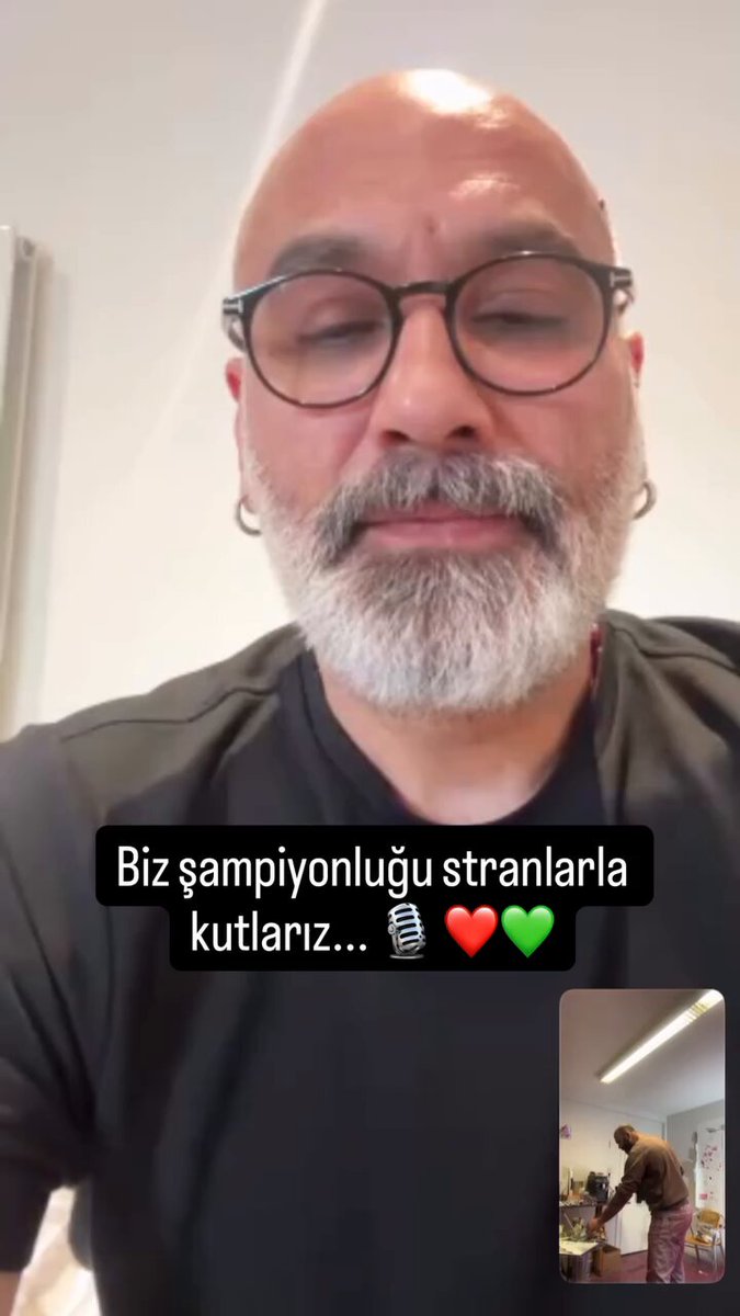 Sanatçı Dodan Amedspor'un Süper Lige yükselmesini böyle kutladı: "Rabin gundîno, rabin malîno! Îro ne roja qiyametê ye, roja şahiyê ye. Me şampiyonî bi stranên xwe pêşvazî kir. 🏆💚❤️ Amedspor"