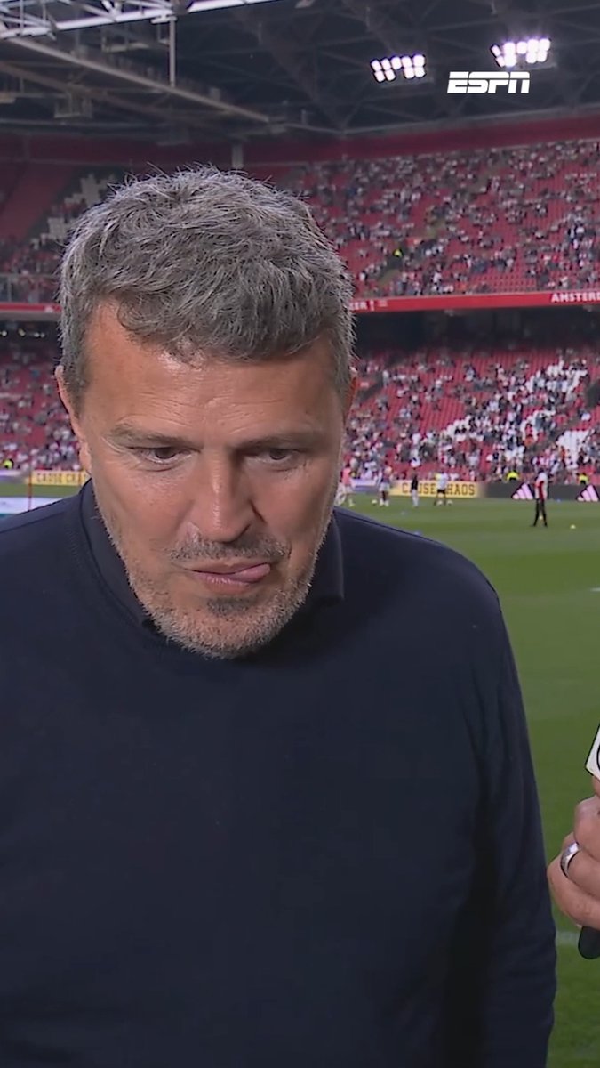 Door de afwezigheid van Wout Weghorst staat Ko Itakura in de basis 👀 "We wilden eigenlijk met Oscar Gloukh spelen." #ajapsv