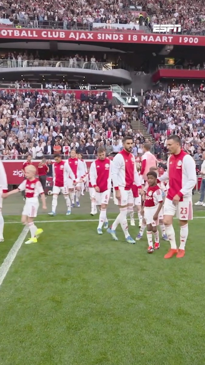 De veelbesproken erehaag van Ajax voor landskampioen PSV 👏🏆 #ajapsv