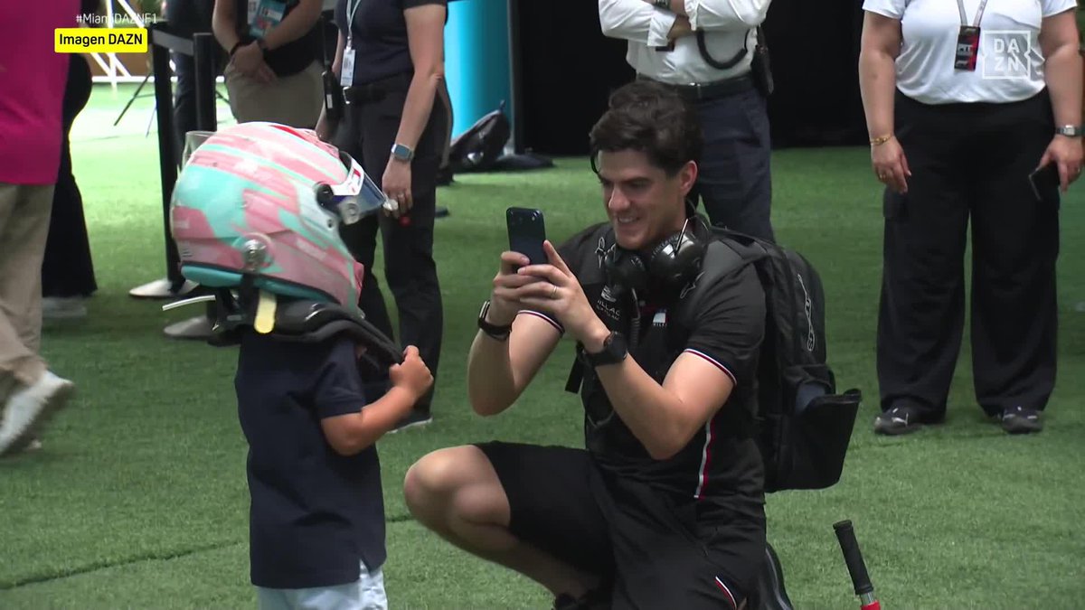 this is so adorable 😭😭 checo's son taking pics with checo's helmet