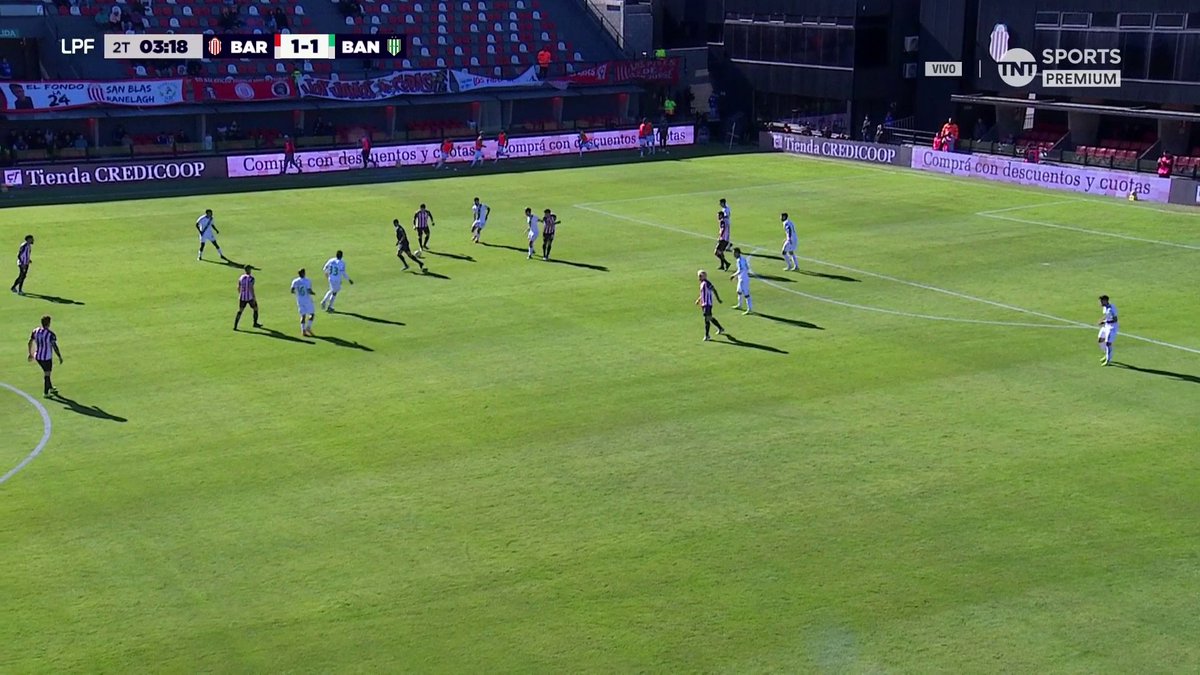 TODO BANFIELD RECLAMÓ PENAL POR ESTA MANO EN EL ÁREA DE BARRACAS. ¿Opiniones? ⁉️🇦🇷