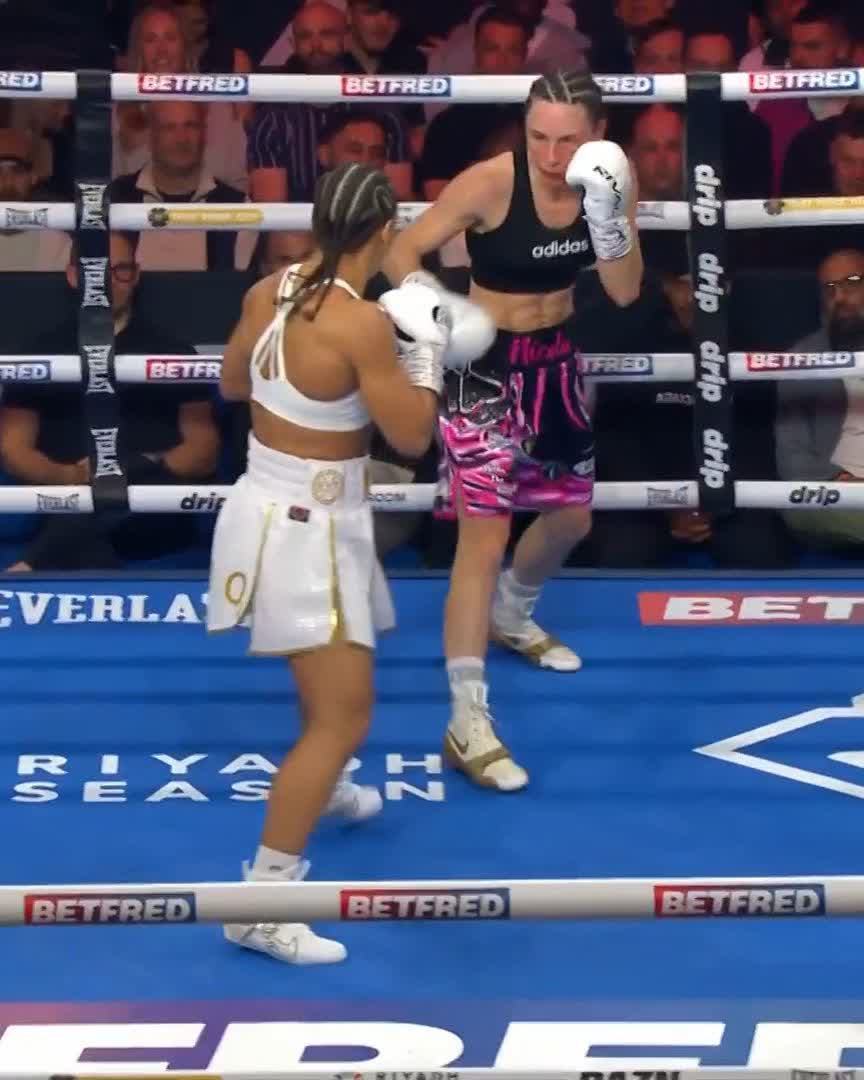 WHAT A SHOT! ⚡️⚡️ Shannon Ryan lands BIG in the second to add the Commonwealth to her IBF Intercontinental Super Flyweight Titles! #WalkerEggington live on DAZN