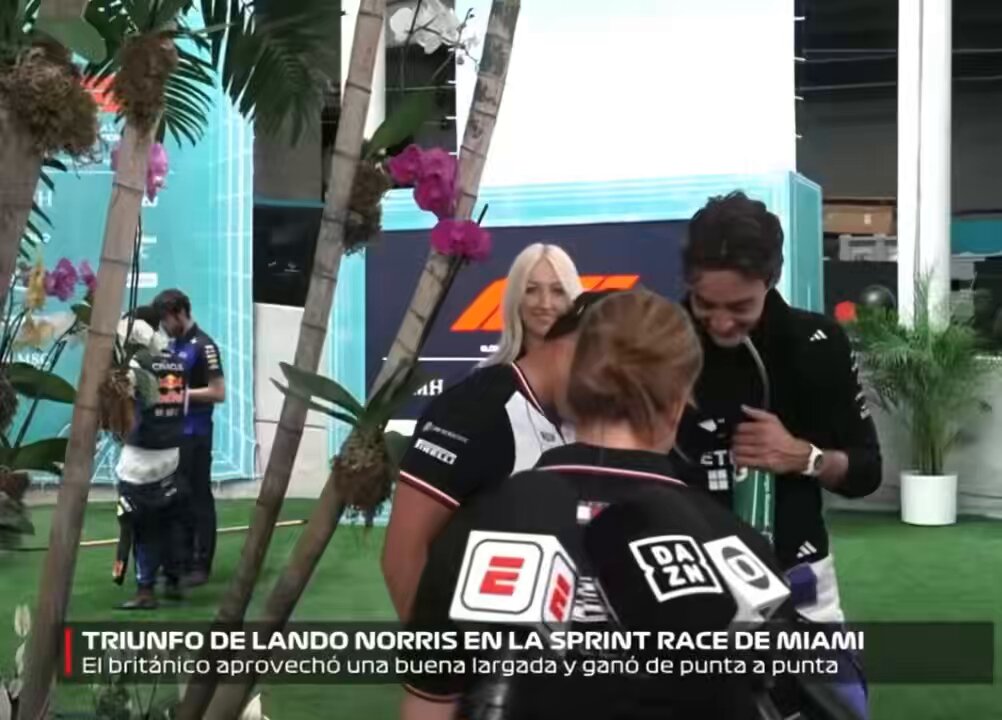 Checo: “(Emilio) trae tu auto, ha traído tu auto muchas veces” George: “En serio? Oh qué bueno” Y Fossaroli confundiendo a Emilio con Chequito 😭 📹: sangrechequista #MiamiGP