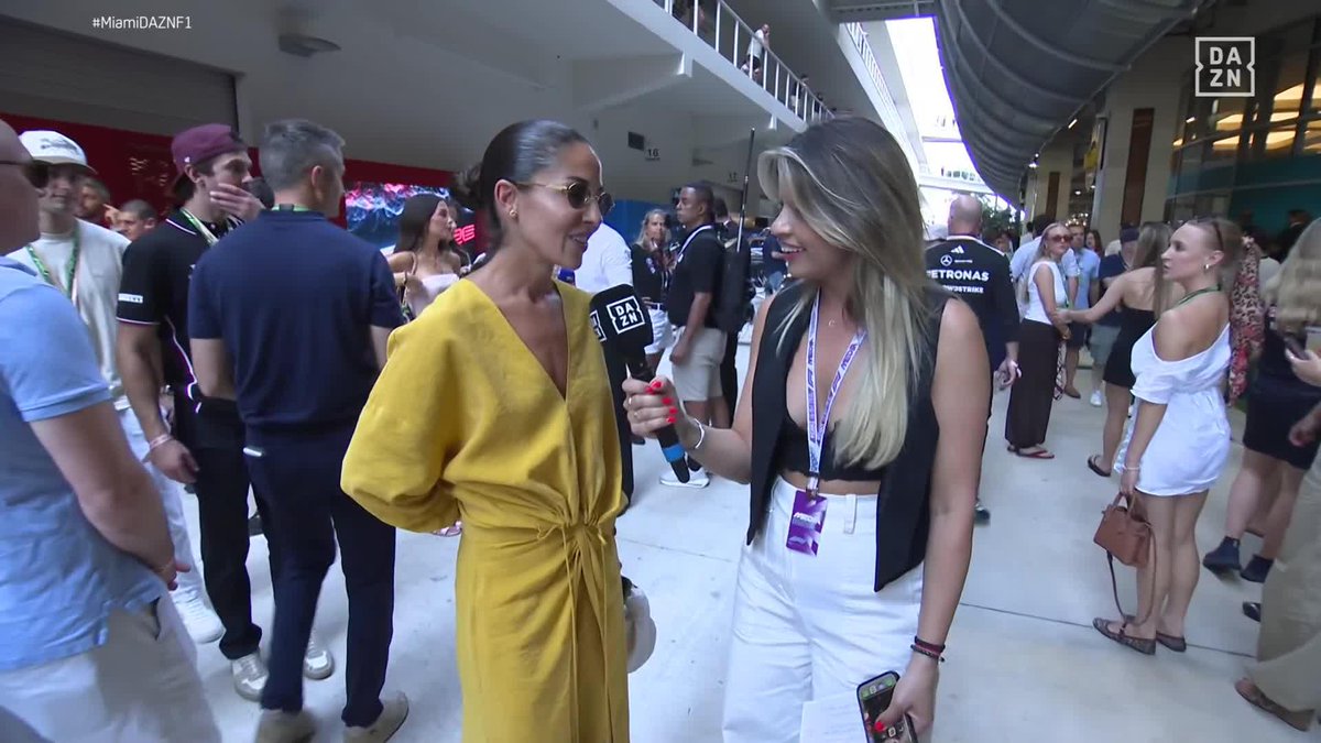 🗣️ "Miami me encanta, pero mi carrera favorita es en la que gane George" ❤️ Carmen Montero, pareja de Russell, en el micrófono de Christine GZ #MiamiDAZNF1 🇺🇸