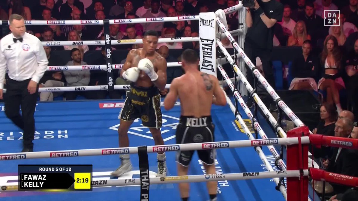 Bilal Fawaz is a showman 👏 #WalkerEggington | LIVE NOW on DAZN 🔉