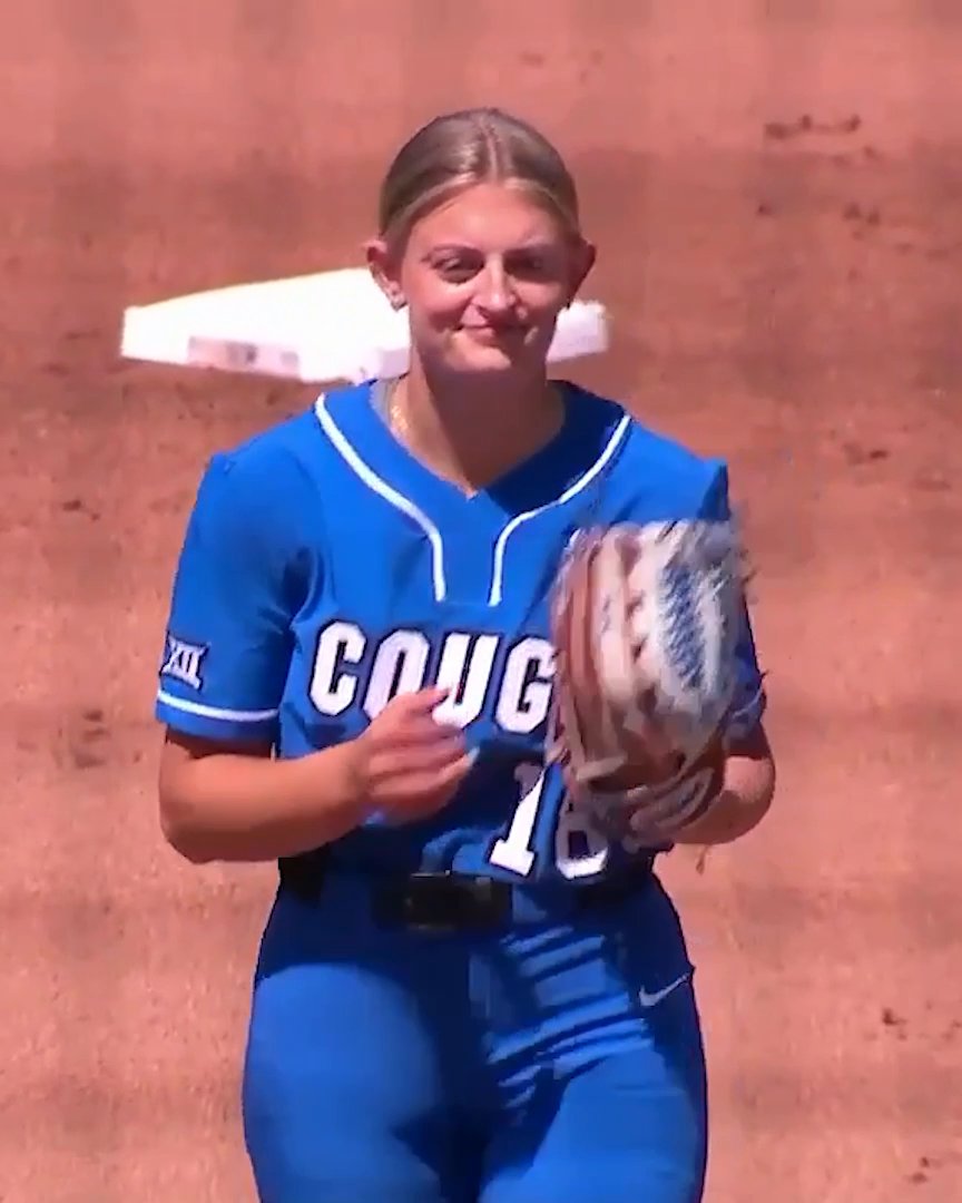 BYU made sure their injured seniors got in on a play before ending their softball careers 🥹 What a special moment for Kaysen Korth and Jaelynn Lambert 👏