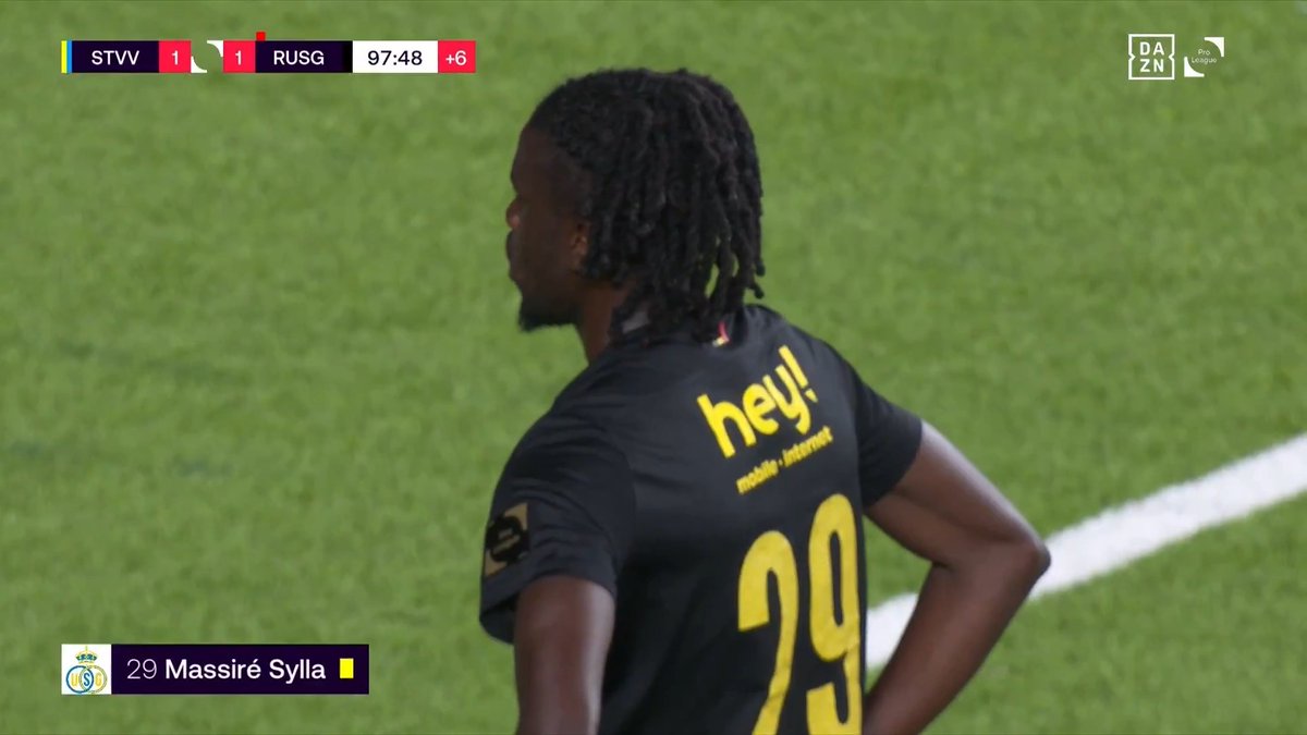 💢 | STVV krijgt in de 9️⃣7️⃣e minuut een penalty na deze overtreding van Massiré Sylla. 🥵💥 #STVUSG