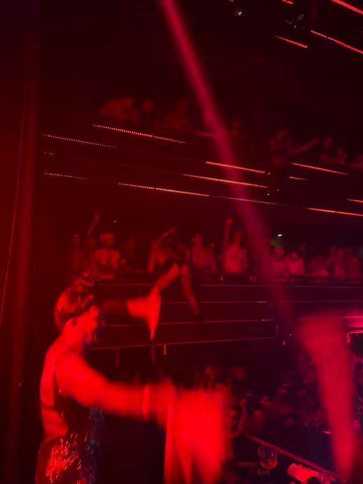 gay no mezanino performando RKills, Laza - Botada no set da keska clementaum