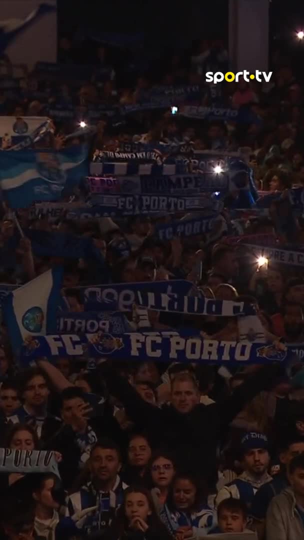 Elles sont magnifiques ces images. 🥹💙 Ce titre de CHAMPION DU PORTUGAL, Porto l’a mérité ! 🤩👏🏽