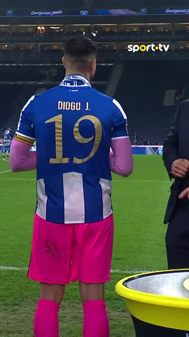 Diogo Costa homenageou Diogo Jota 💙