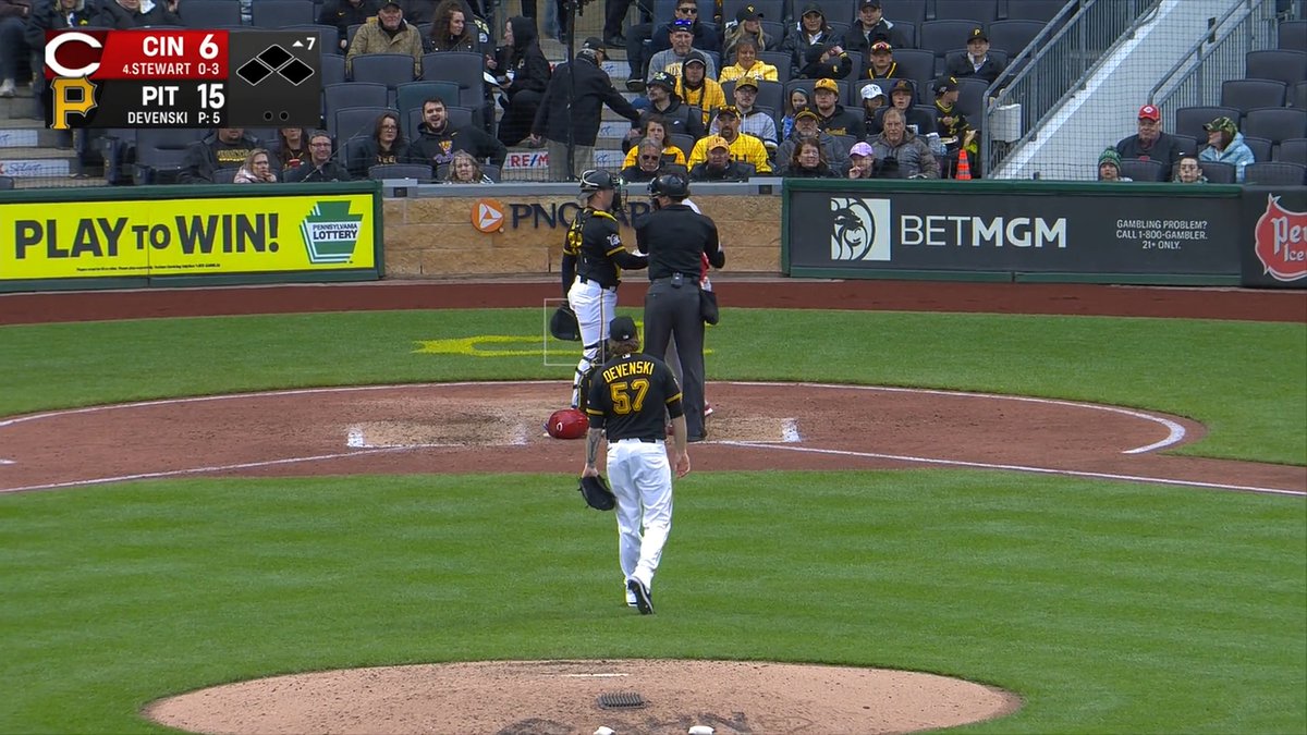 Chris Devenski was ejected without warning following this pitch in the 6th ⬇️😨
