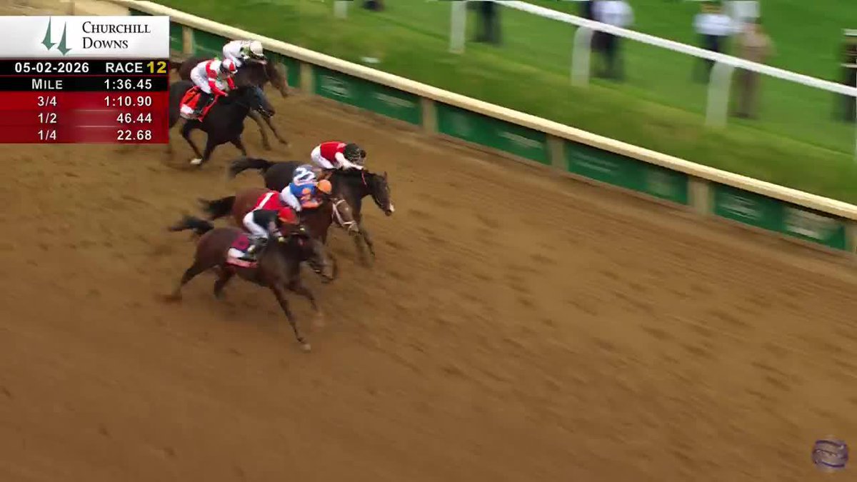 穴馬が番狂わせ！女性調教師が史上初の勝利！ 🇺🇸 米国三冠の初戦、G1・ケンタッキーダービー。日本のダノンバーボン（5着）が先頭で直線に入る中、ゴールデンテンポが外から差して勝利。父はカーリン。 🇯🇵 ワンダーディーンは8着付近でゴールイン。 #競馬 #海外競馬