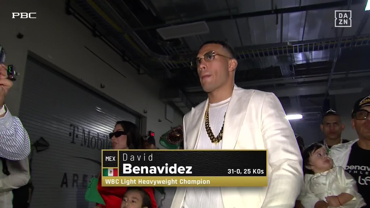 David Benavidez is in the building 💥 🎟️ Buy BENAVIDEZ VS ZURDO HERE --> #BenavidezZurdo | Live NOW on DAZN