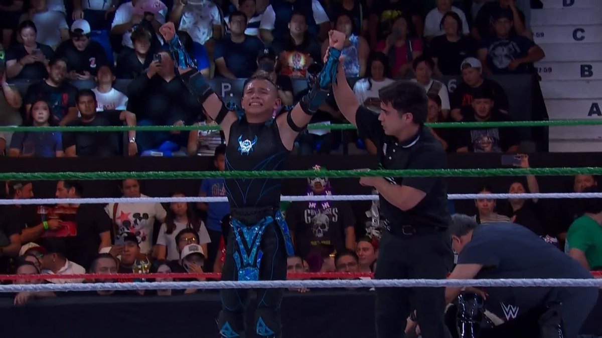 El Hijo de Dr. Wagner Jr. llegó para poner orden y Mini Vikingo se lleva la victoria frente a El Hijo del Vikingo 😱 #AAAenFOX