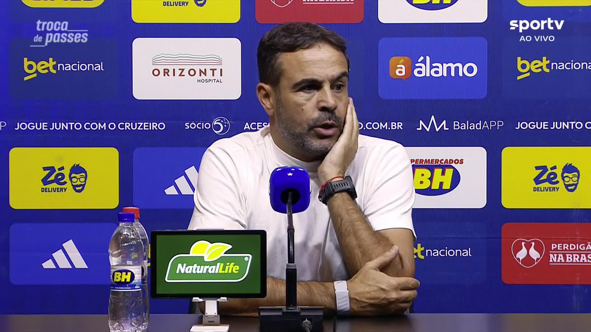Artur Jorge, após Cruzeiro 1 x 3 Atlético-MG: "O momento era nosso, e nós não fomos suficientemente inteligentes para aproveitar este momento".