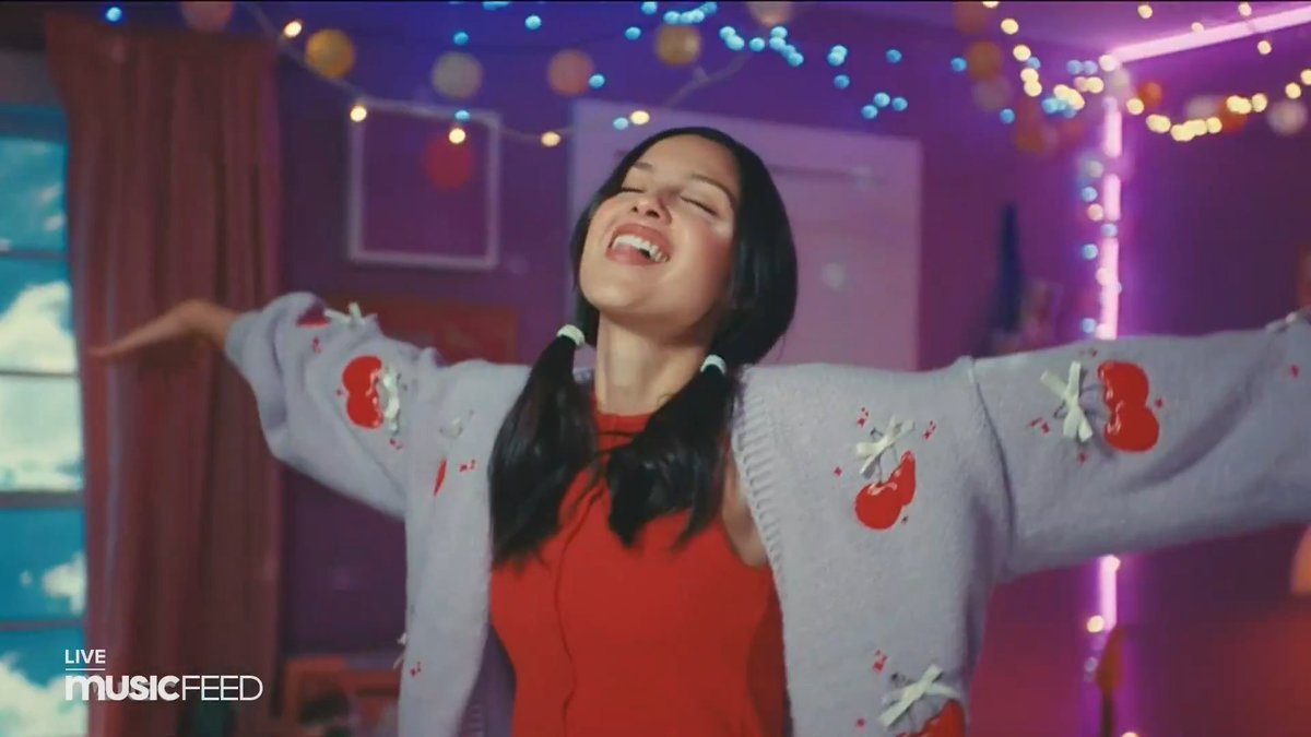 Olivia Rodrigo cantando para a Sketch no SNL. 😂