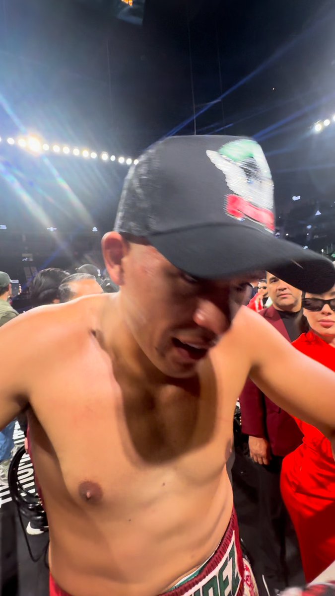 David Benavidez reveals what the great Julio César Chávez said to him after his massive win tonight. When the GOAT is convinced, you know it’s real. 🐐✨ #BenavidezZurdo