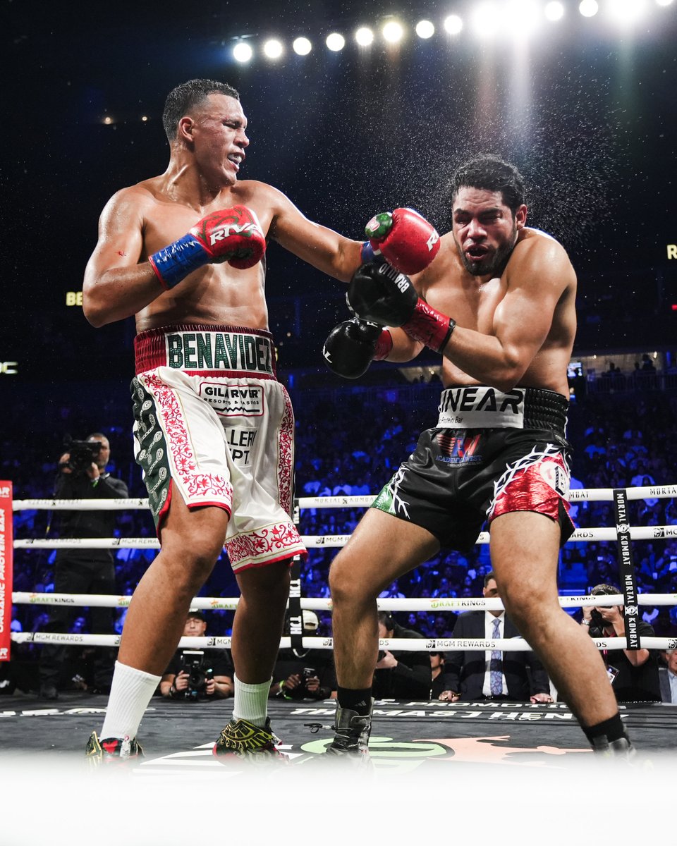 Watch David Benavidez first KD of the fight in RD4. Benavidez's lightening quick hands and concussive power drops Ramirez in RD4. #BenavidezRamirez