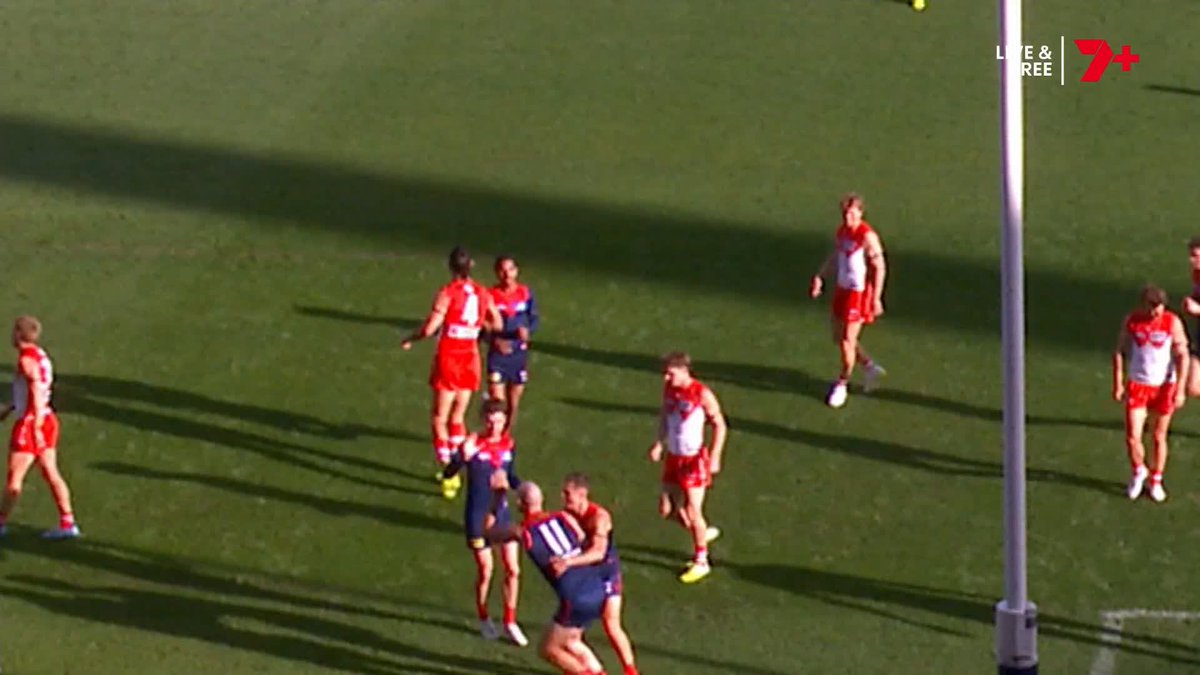 "In order for this to be a suspension it has to be high impact and even though Pickett went down, he didn't go off the ground ... I can't imagine Brodie Grundy missing any games for that." 🗣️ Tom Morris on Brodie Grundy's contact with Latrelle Pickett