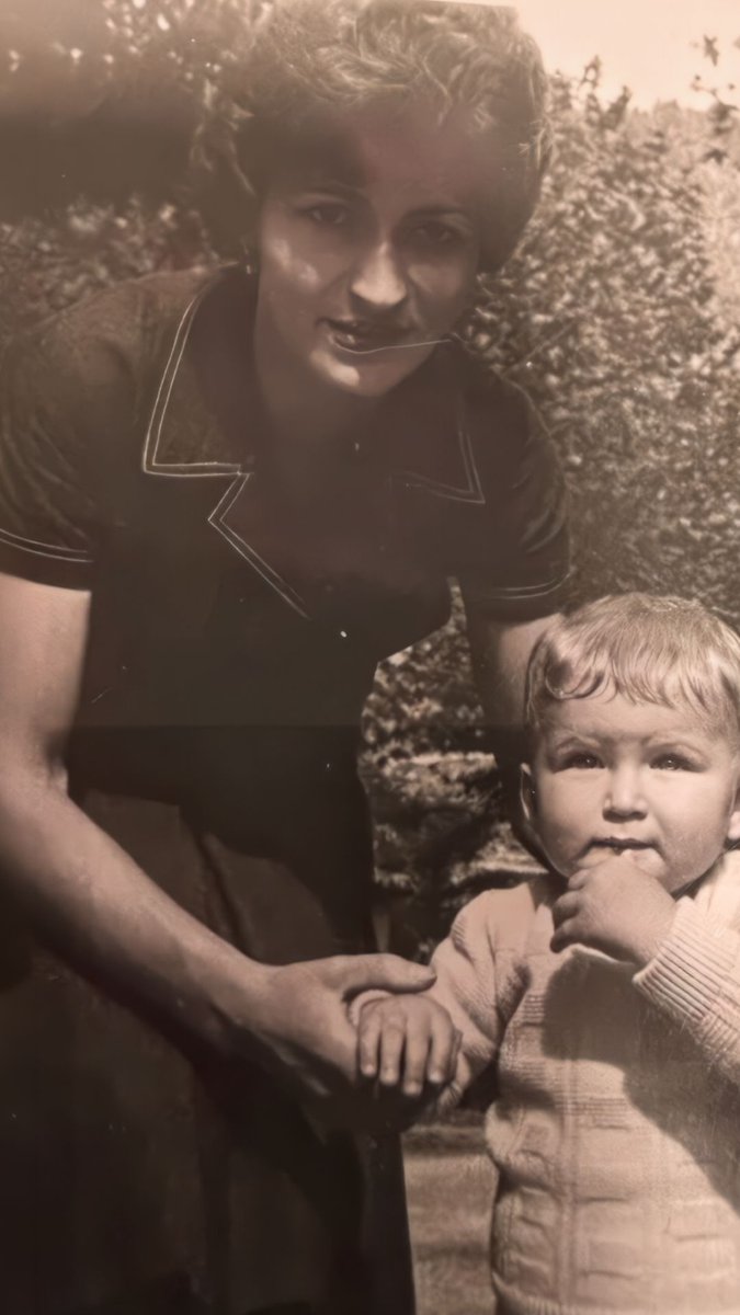 Todo lo importante empieza en casa, con el ejemplo de una madre. Feliz día.
