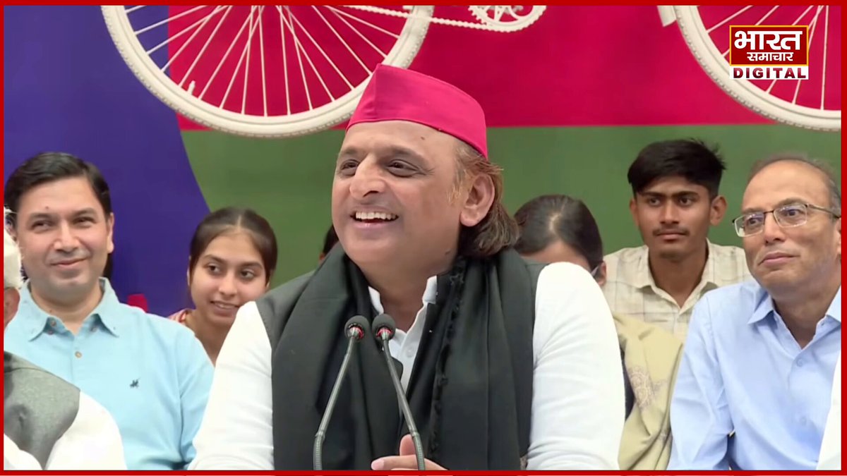 अखिलेश का विस्फोटक बयान: '41 हजार प्राइमरी स्कूलों में एक भी एडमिशन नहीं, गोरखपुर में हजारों टीचर कम' लखनऊ: सपा प्रमुख अखिलेश यादव ने शिक्षा व्यवस्था पर BJP सरकार को घेरा। कहा- "UP के 41 हजार प्राइमरी स्कूलों में एक भी बच्चे का एडमिशन नहीं हुआ। इससे ज्यादा स्कूल बंद हो गए। गोरखपुर में पहले कई हजार टीचर थे, अब हजारों कम हो गए। समझिए टीचरों को लेकर क्या स्थिति है।" #AkhileshYadav Akhilesh Yadav Samajwadi Party