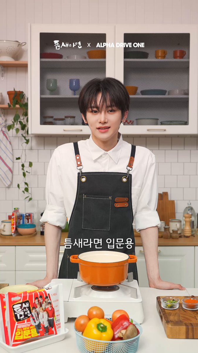 우삼겹이랑 대패를 넣어 맛있을 수 밖에 없는 안신의 틈새라면 입문용 레시피! 나만의 틈새라면 레시피는? ALLYZ만의 틈새라면 꿀조합 레시피를 소개해주세요~! 📌 틈새라면 인스타그램 채널((틈)ALD1(새)) 영상 재밌게 보기! 📌 인스타그램 영상에 댓글을 단다! 📌 나만의 틈새라면 레시피 영상 리포스트 하기! 📌 추첨을 통해 ALLYZ에게 HOT!한 선물 증정! 📌 틈새라면 레시피 소개해 줄 ALLYZ 모집합니다🎁 많이 많이 참여해 주세요~! *(틈)ALD1(새)((틈)ALD1(새)) 계정 팔로우 필수 ALPHA DRIVE ONE #paldo #팔도 #틈새라면 #ALLNEWHOT #알파드라이브원 #ALPHADRIVEONE #ALD1 #안신
