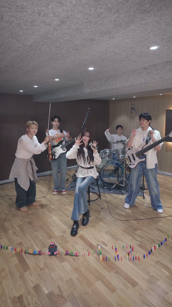 [#LUCY] 한 편의 만화 같은📗 #IVE #LIZ 님의 #전체관람가 IVE OFFICIAL #루시 #아이브 #리즈