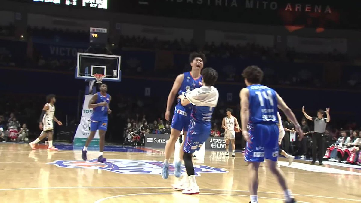 フェイクでかわして落ち着いて...！ 茨城#10 陳岡が3Pシュートを沈めて吼える🔥 陳岡流羽 Ru Jingaoka 茨城ロボッツ 📡バスケットLIVEで生配信中 #Bリーグ #りそなグループ