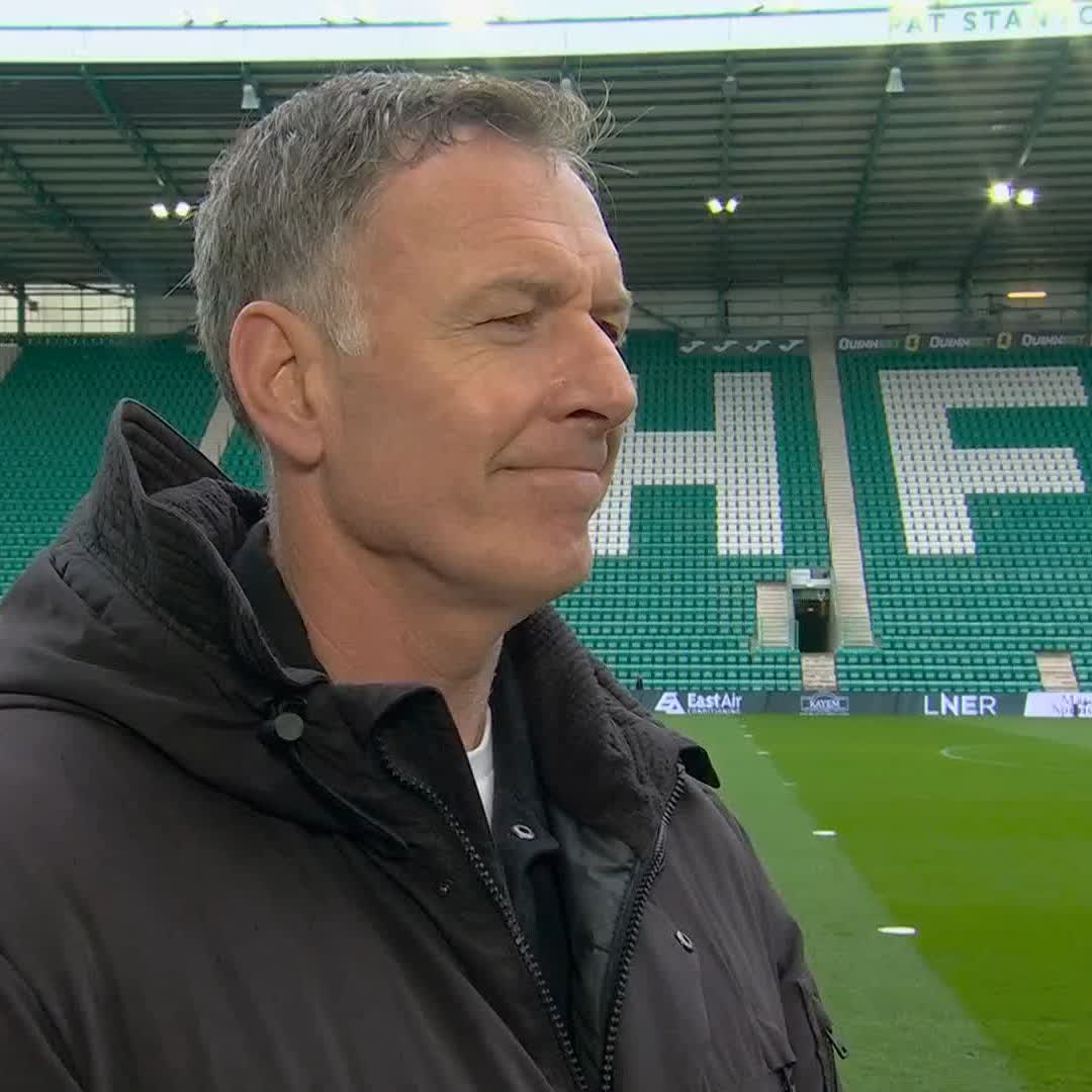 🗣️ "I don't see the Hibs players lying down, it happened many years ago but I don't see it happening again" Chris Sutton speaks as Hibs host Celtic, live next on Sky ⤵️