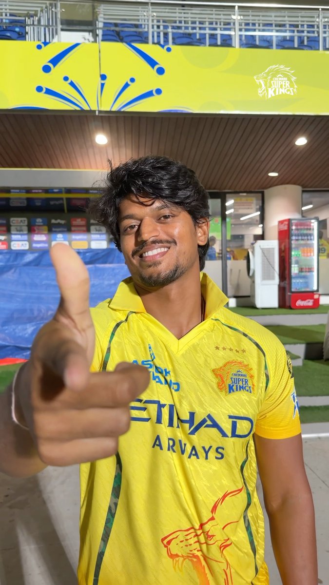 Our No. 1️⃣, with his No. 1️⃣💛 #WhistlePodu #CSKvMI