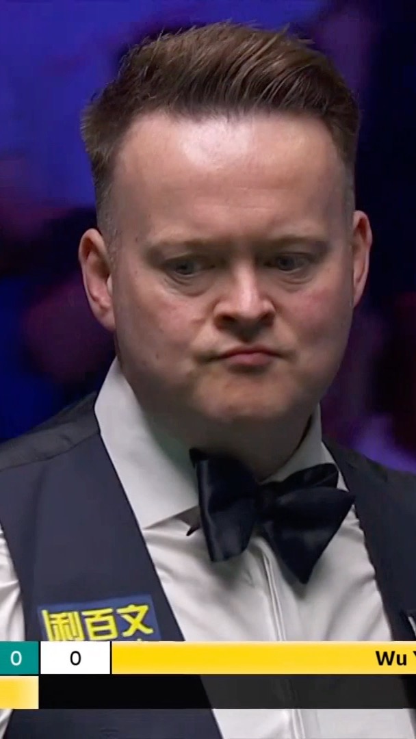 Shaun Murphy sinks the first ball of the final with a beautiful long red 🤩