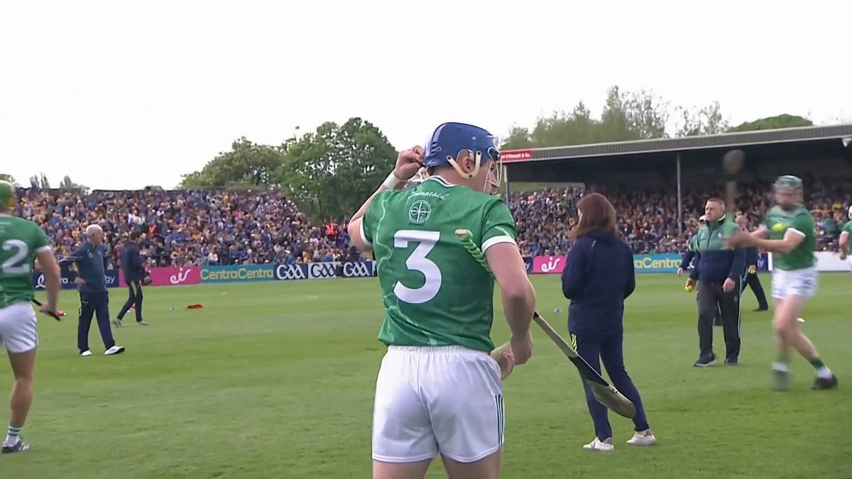We're live now on @rte2 and @rteplayer for the crunch clash between Clare and Limerick. Donal Og has received a word of warning early on.... 📱 📺 📻 #sundaygame