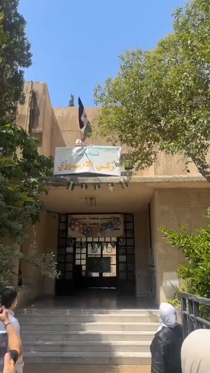 على غرار حذف اسمه في حمص، تغيير اسم مدرسة زكي الأرسوزي إلى ثانوية الميسات في دمشق