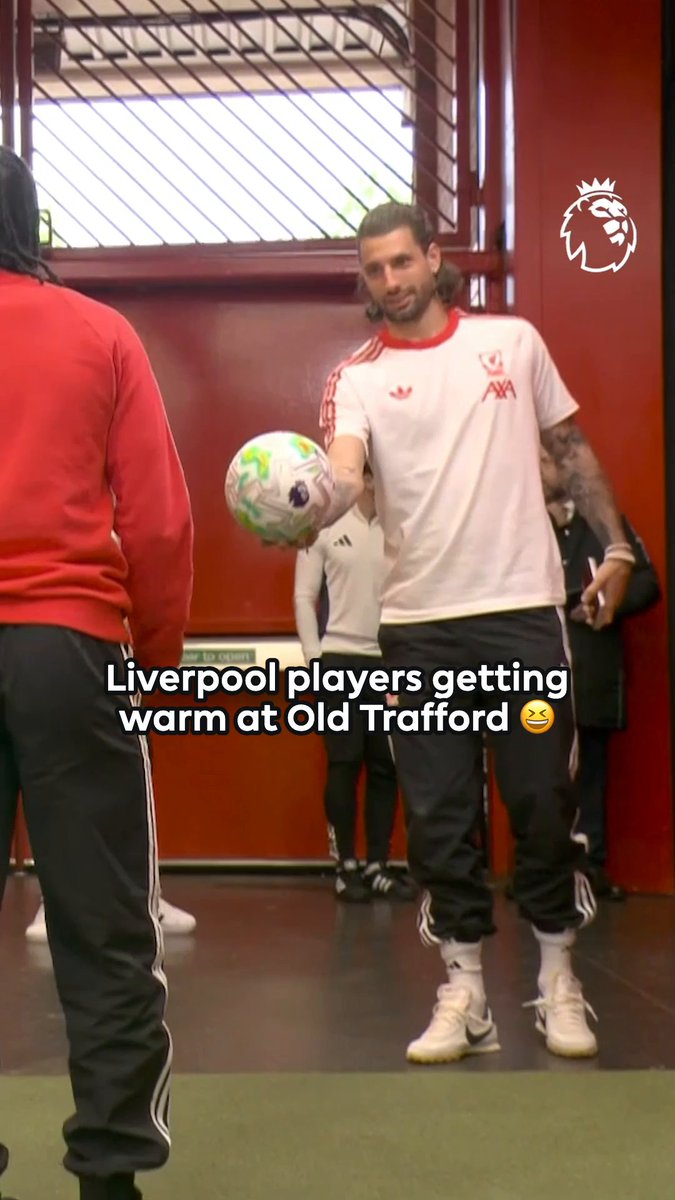 A quick game of one-touch in the Old Trafford tunnel ⚽️ Liverpool FC