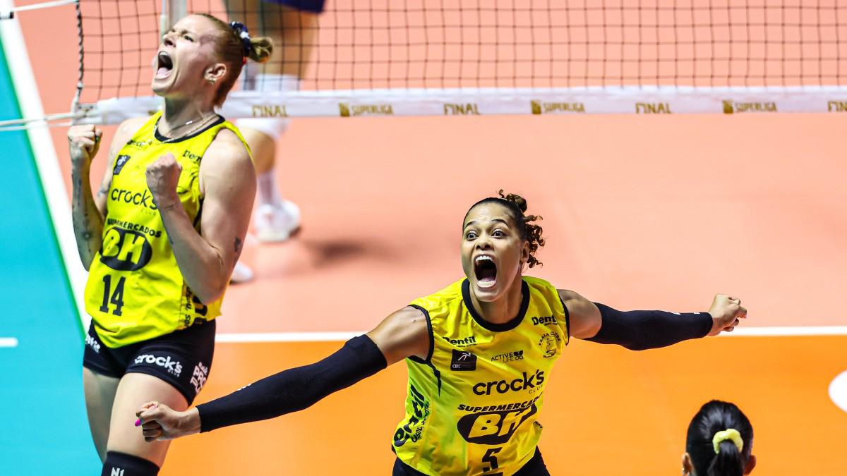 #Superliga 🇧🇷🏆: CHAMPIONS AT LAST 💛🔥 Praia Clube dominate their archrivals Minas with a 3-0 sweep to claim their third Superliga title. 💥🏆 Tears, passion, history made! 📺 Relive on VBTV: 🏐 #Volleyball #Volei