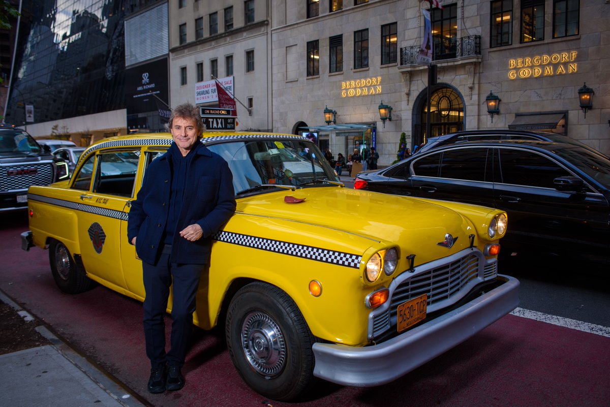 New York keeps moving. Il nostro taxi non proprio. 🚕 “𝙎𝙪𝙡𝙡𝙚 𝙣𝙤𝙩𝙚 𝙙𝙞 𝙉𝙚𝙬 𝙔𝙤𝙧𝙠” con Alberto Angela domani #4maggio su #Rai1 e #RaiPlay #Ulisse
