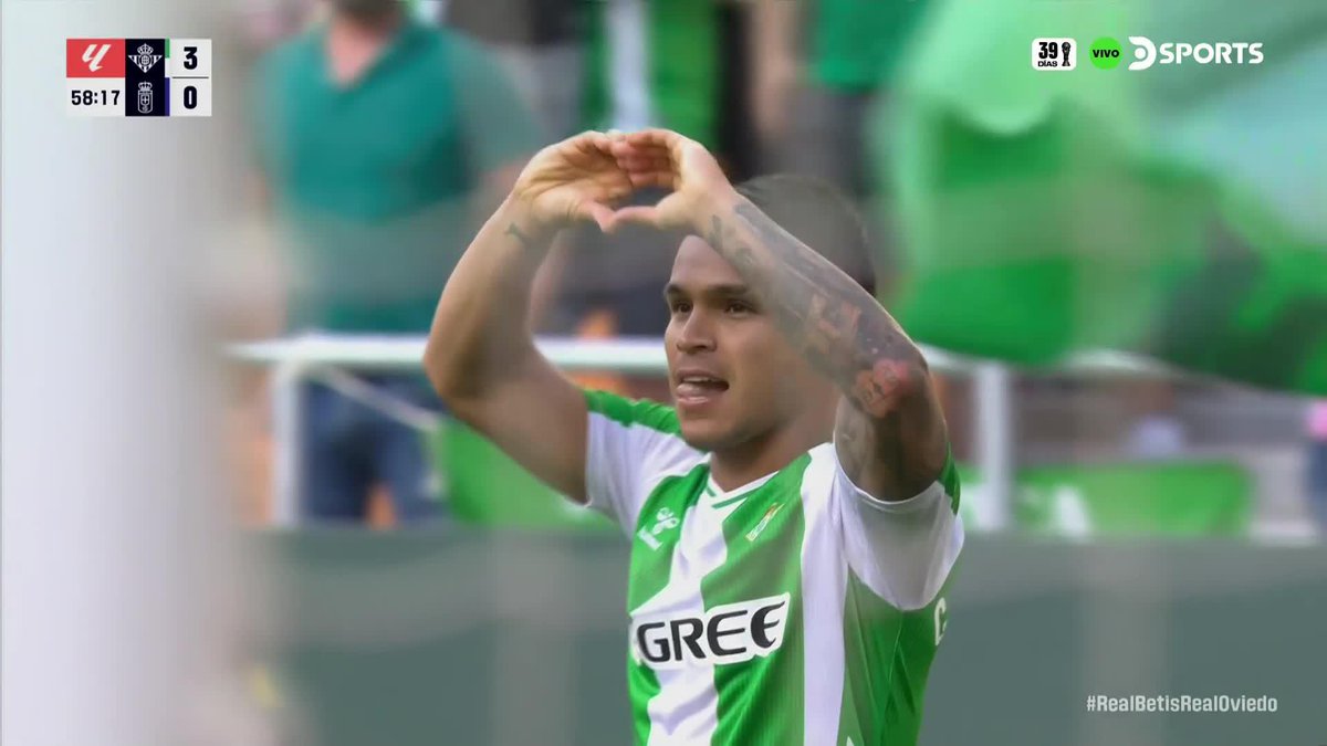 🇨🇴 DOBLETE y GOLAZO de Cucho Hernández. El colombiano marcó el 3-0 de #RealBetis ante #RealOviedo, al 58’ 👀 Es el gol #10 del delantero en lo que va de la temporada de LaLiga