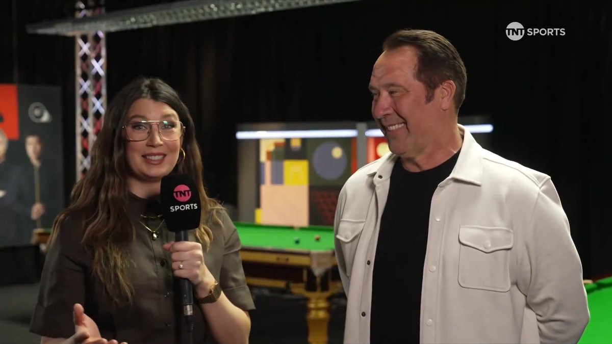 David Seaman is having a blast at the Crucible 🤩 📺 Watch the World Snooker Championship live on TNT Sports and HBO Max