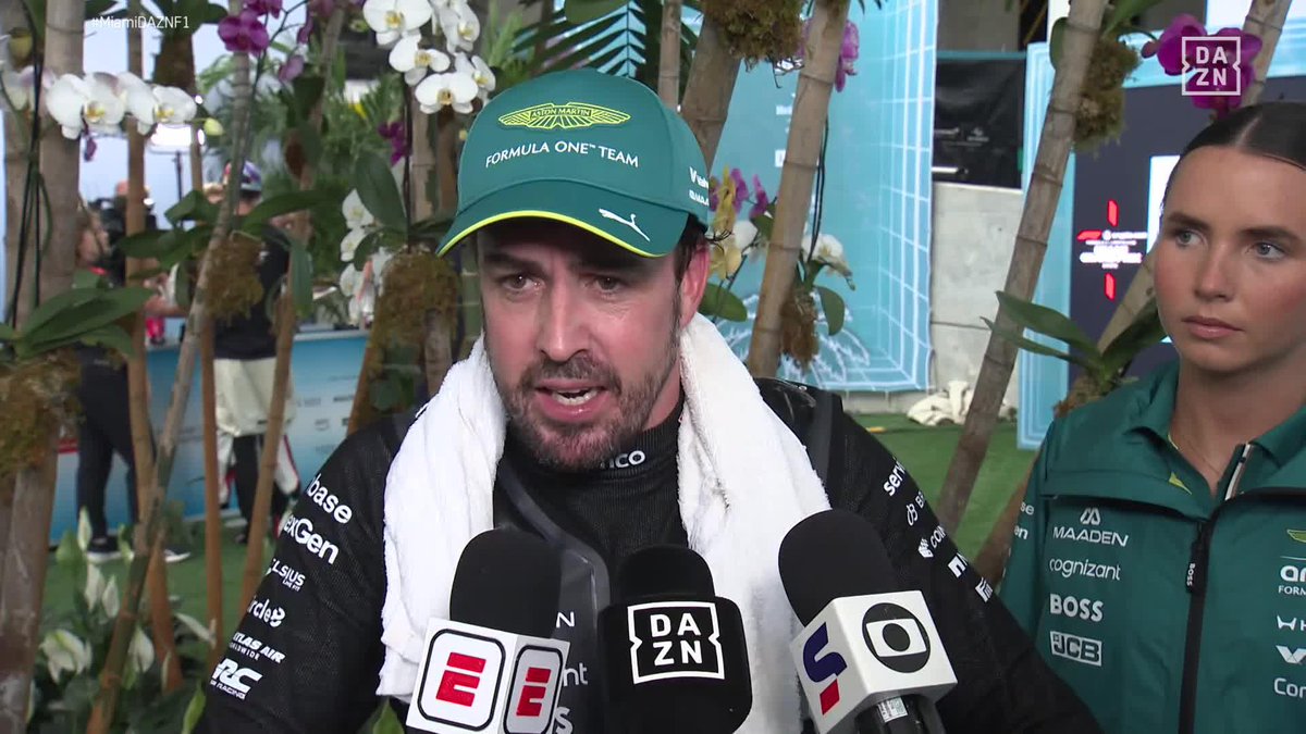 Fernando hablando de que se divirtió pelear con Checo en la carrera: “Con Checo intentamos hacer un poco de entrenamiento.” CABALLEROS.