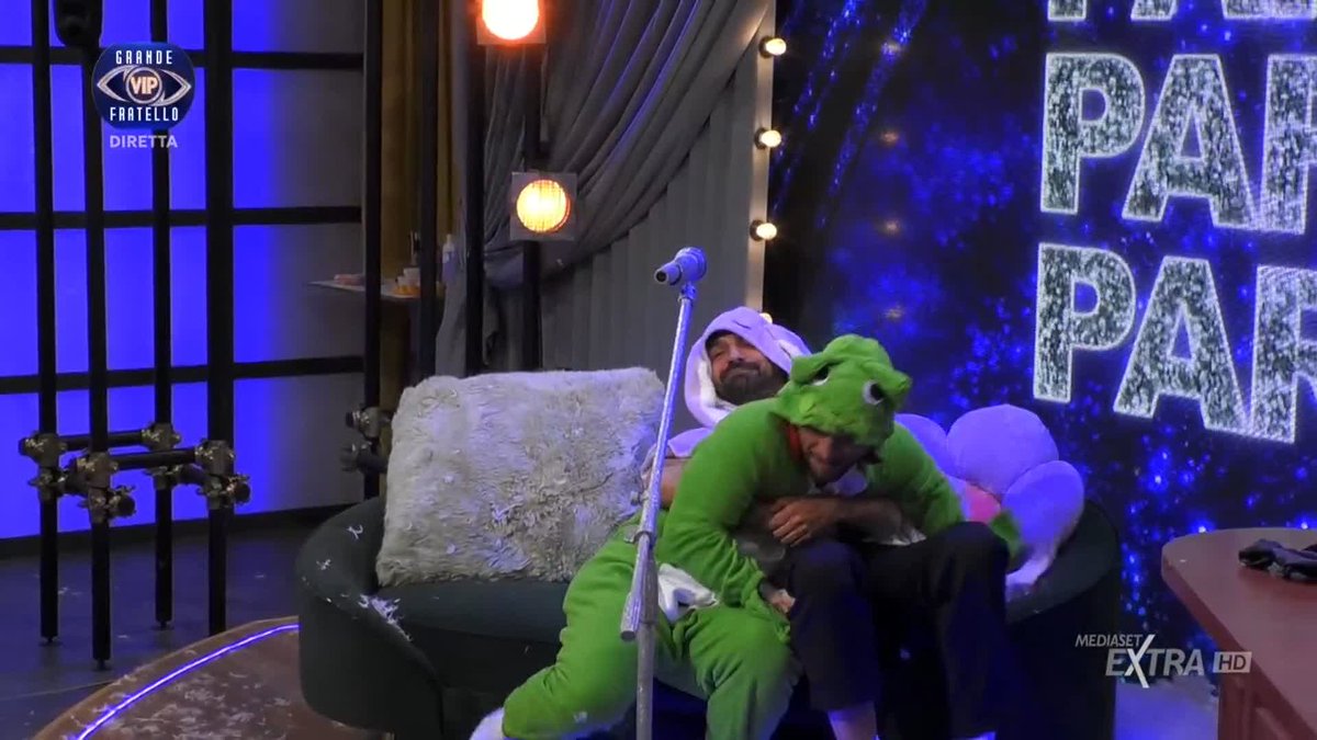Ma che sta succedendo 🤣 #GFVipLateShow #GFVIP