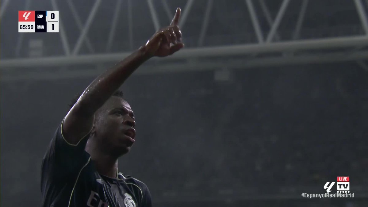 Vini Jr. is single handedly dragging Real Madrid to a win tonight ⚪ His second of the night is assisted by a lovely Jude Bellingham backheel 👏 𝑃𝑟𝑒𝑠𝑒𝑛𝑡𝑒𝑑 𝑏𝑦 SBK | 18+ | 𝑃𝑙𝑒𝑎𝑠𝑒 𝐺𝑎𝑚𝑏𝑙𝑒 𝑅𝑒𝑠𝑝𝑜𝑛𝑠𝑖𝑏𝑙𝑦