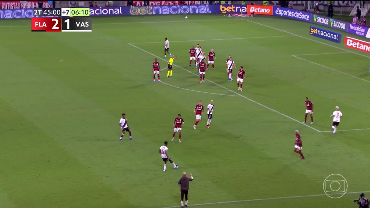 O gol de empate do Vasco. Hugo Moura. Flamengo 2x2 Vasco. 🎥 TV Globo 📺 | ge