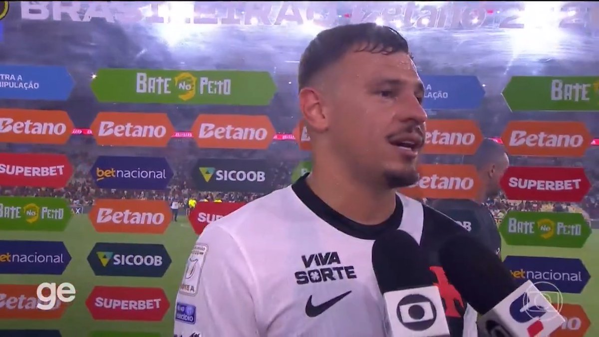 Hugo Moura, autor do gol de empate do Vasco contra o Flamengo: "Esse grupo está de parabéns por nunca desistir." 🎥 TV Globo 📺 | ge