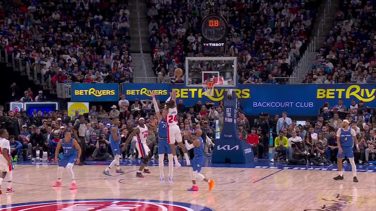 DANISS JENKINS AT THE 3Q BUZZER 🚨 DETROIT IS LOVING IT 🔥